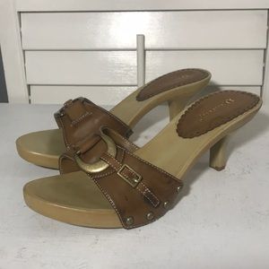 JAZZBERRY OPEN TOE BROWN LOW HEEL SANDAL SZ 7 1/5